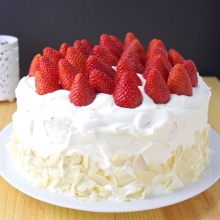 Vanilla Sponge Cake with strawberries