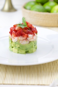 Shrimp tartar with strawberries and avocado
